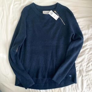 Abercrombie Navy Sweater 💙BNWT 💙Size Small